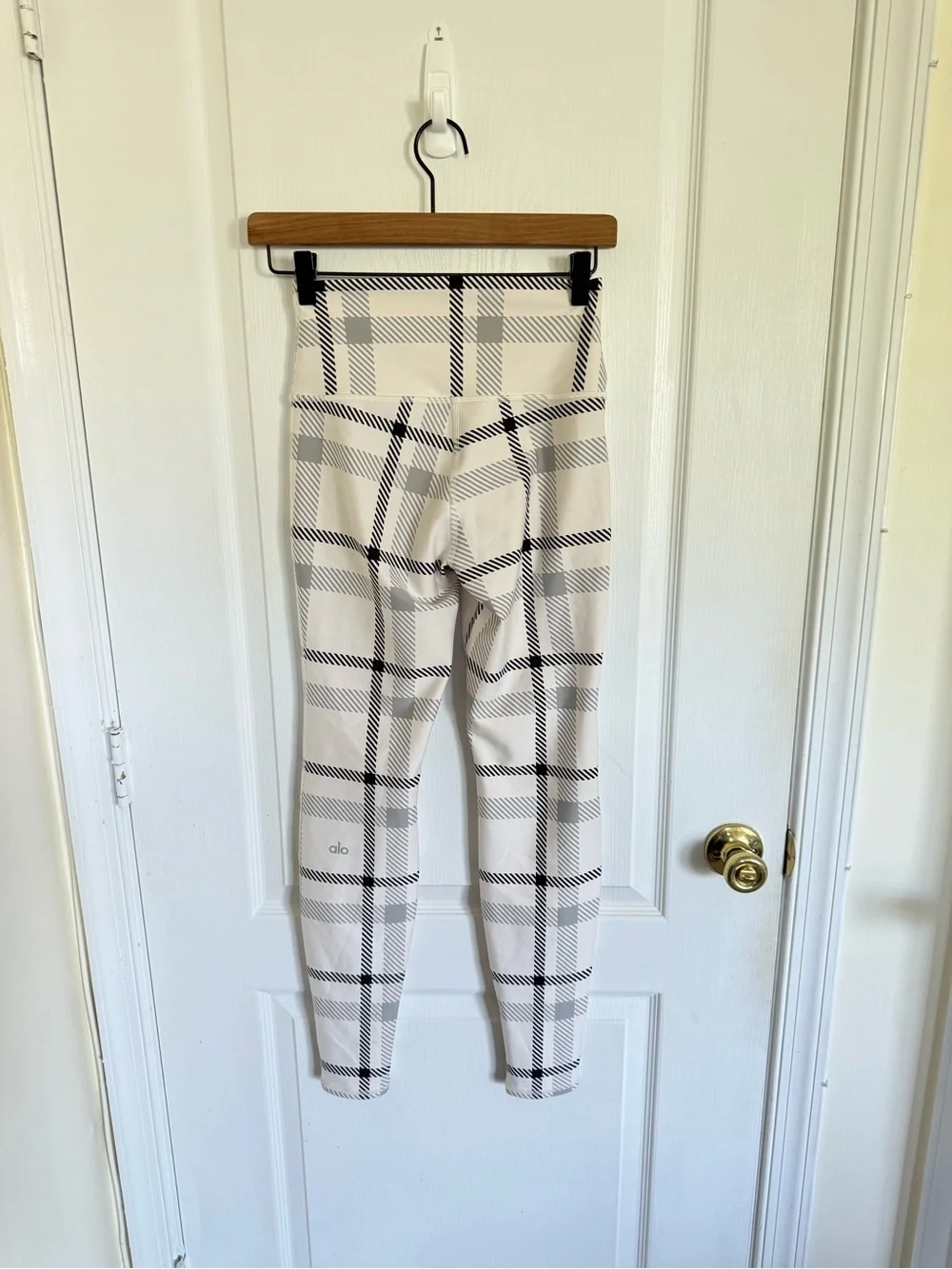 Alo Yoga Airlift High Rise in Magnified Plaid
